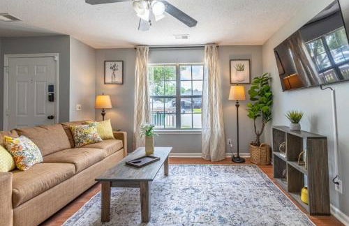 Screened Porch, Firepit, Patio! Peaceful in Pooler - Foto 14