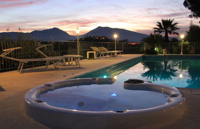 Mansion in Case Alte With Pool & Nature Trails - Foto 41