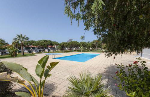 VILASOL - "Captain's Retreat" for 4 with AC facing the gardens & Pool - Foto 36