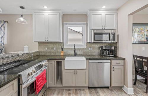 Benson. Cozy pet friendly living. No pet fees. - Photo 24