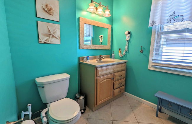 Waves 'n Wooder by Avantstay Swimspa + Game Room, Walk to Beach - Foto 10