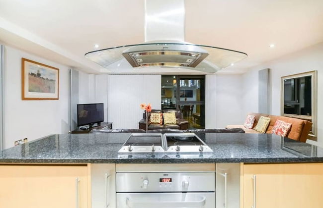 Canary Wharf Luxury Apartments - Photo 53