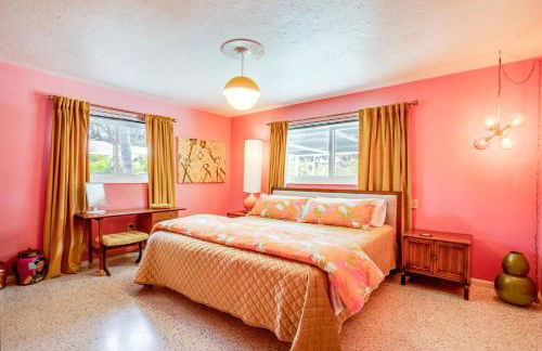 Lanai and Pet Friendly! Retro-Chic Sarasota Home! - Foto 12