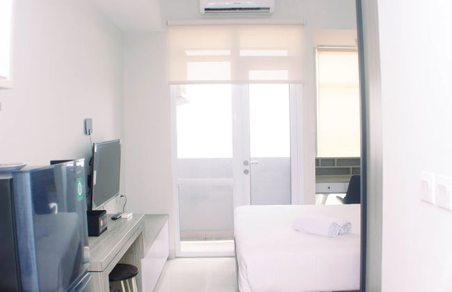 Homey And Minimalist Studio At Vasanta Innopark Apartment - Photo 11