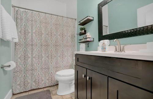 Charming Cottage w Pool, Walkable to Downtown - Foto 21