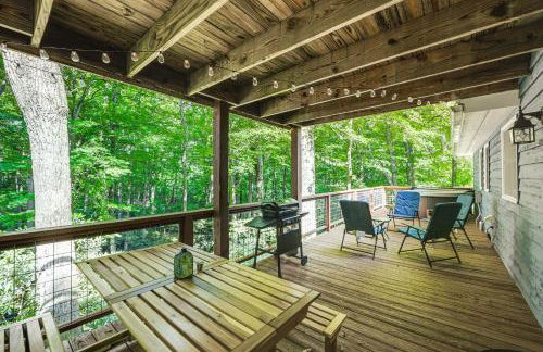 Creek View and Hot Tub Woodsy Maggie Valley Cottage - Foto 32