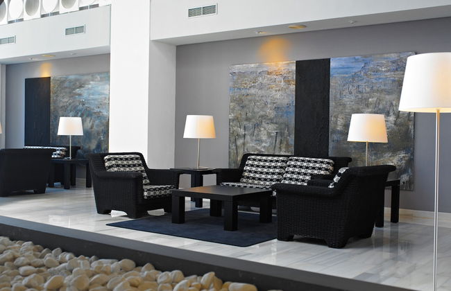 Protur Vista Badía Aparthotel - Photo 3