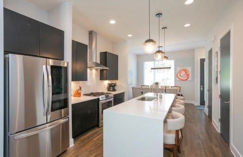 Luxury Townhome Skyline Views Mins To DT - Foto 37