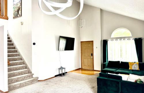 Artsy Home close to USAFA with Fireplace and Patio - Foto 44