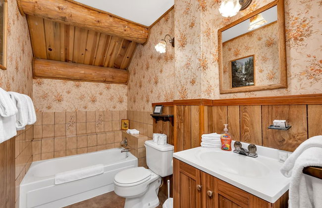 The Log Home Quintessential Log Cabin in Ynp! - Foto 28