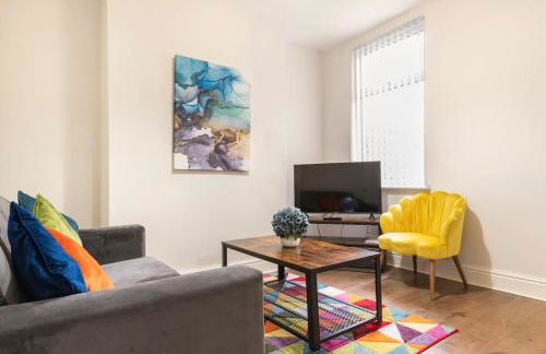 3-bedroom Home in Liverpool L15 with FREE Parking - Foto 1