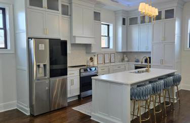 The Luxe Building- 2 Bedroom Apartment in Metropolis - Photo 33