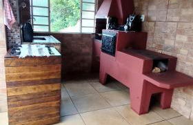 Casa Espaço Sara Piscina com total privacidade, área gourmet completa com churrasqueira fogão a lenha, a 5min do centro e do parque das águas - Foto 8