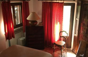 PODERE TORRICELLE 69B Pancole Gr, seaview infinity pool, jacuzzi, sauna, exclusive villa with 2 bedrooms for 4 - If you total 5 or 6 people there is an independent suite in main villa with private ensuite bathroom, kitchenette and garden dining area - Foto 53