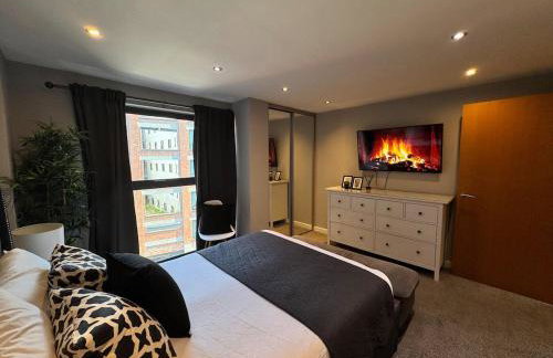 Balcony Free Parking Huge TV City Centre Apt - Foto 14