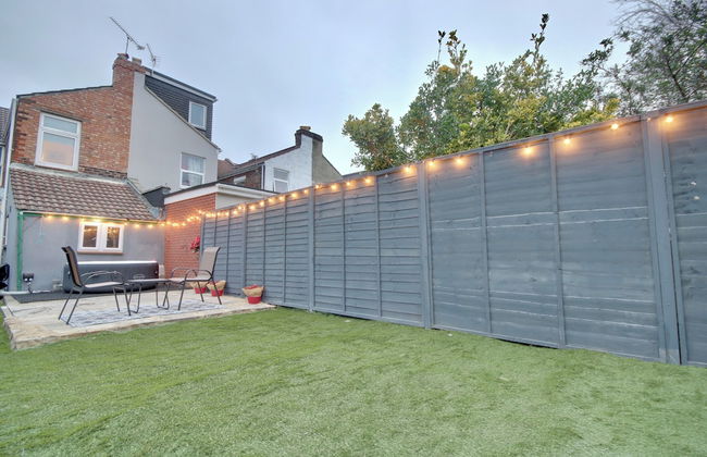 Southsea 4BR Getaway with Private Yard - Foto 2