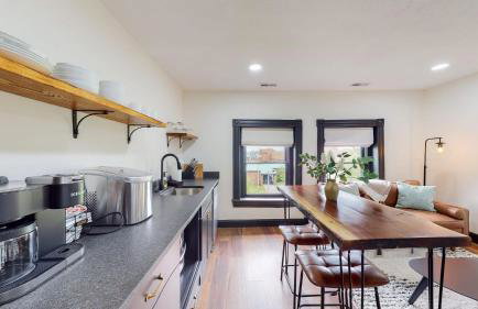 Stylish Top Floor 2 kings full bathroom with tub - Foto 6