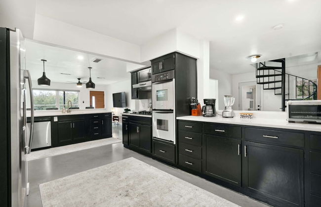 4 Bedroom Near Soco With a Private Pool & Sauna - Photo 9