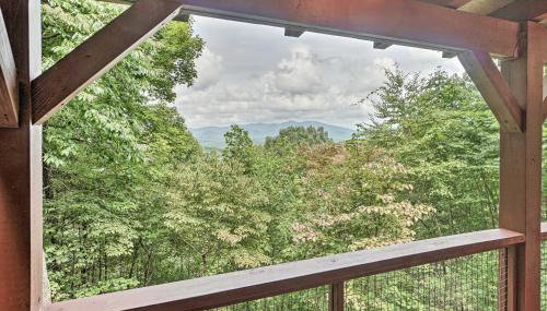 Yellow Mountain Blairsville Cabin with Scenic Deck - Foto 2