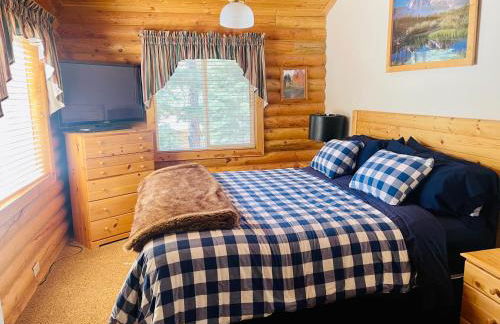 Adventure Awaits 3King Bed,2Bath Log Cabin in heart of Duck Creek Village! - Foto 14