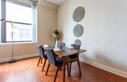 Sleeps 4! 2BR, Gym, Paid Parking, Close to Major Attractions - Foto 28