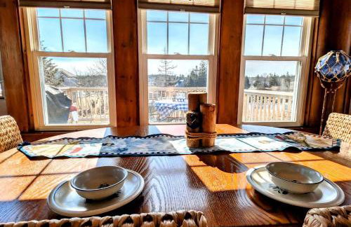 Picturesque Waterfront Cottage with Waterfall Views, Fireplace & Deck, Near Acadia National Park in Gouldsboro, Maine - Foto 9
