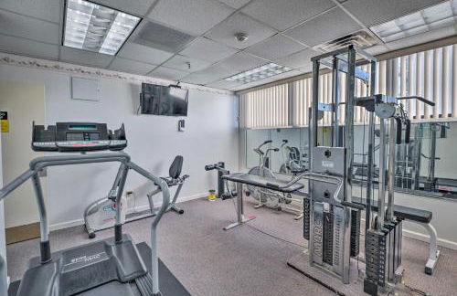 Sleek Beachfront Getaway with Community Perks! - Foto 21