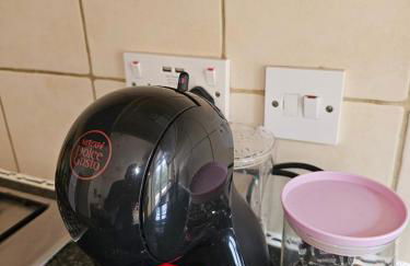 Charming Home with Private Balcony, on 1st floor, with 2 Bathrooms, 3 min walk to Earl's Court Station - Photo 18