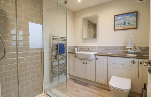 Bucket and Spades- Right on the Beach - Foto 35