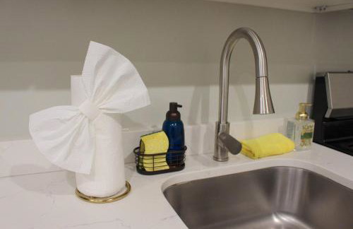 RARE 1BR Apt with Character GREAT Location! - Foto 18