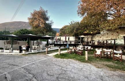 Steinturm mit Dach-Terrasse zwischen Fluß, Meer und Gebirge- Spiti Pirgos - Foto 61