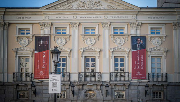Free tour teatralizado de Valle-Inclán por el Barrio de las Letras - Foto 5, Fachada del Teatro Español
