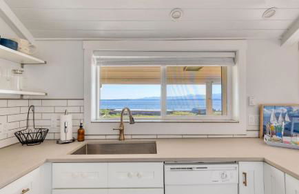 Cozy Whidbey Island Stay Steps to the beach Fireplace BBQ Near Trails - Foto 12