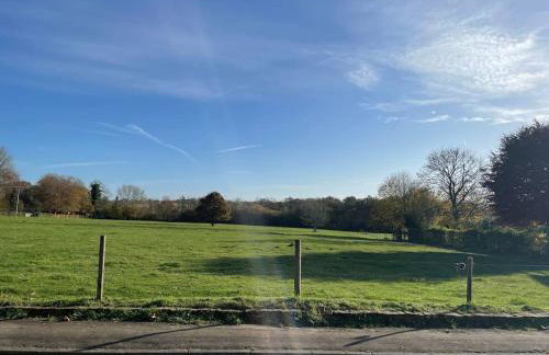 Annex at Southfields in idyllic Hampshire village - Photo 17
