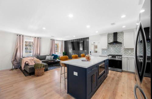 Outdoor Projector, Arcade, Fire Pit, 2 Car Garage, 2 Living Rooms - Foto 1