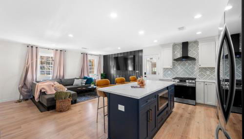 Outdoor Projector, Arcade, Fire Pit, 2 Car Garage, 2 Living Rooms - Foto 1