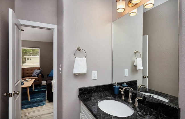 Treetop APT Café Olympic Center & Dwntwn - Photo 5