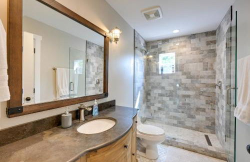 Beautiful Franklin Home with Bunkhouse and Hot Tub! - Foto 19