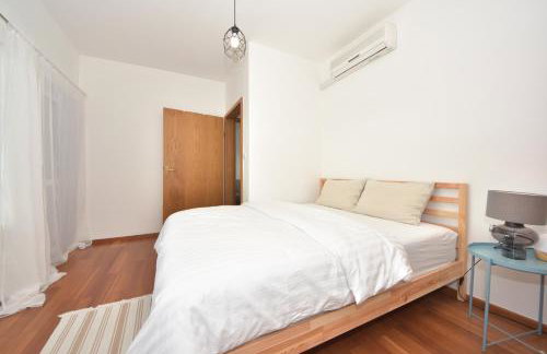 Holiday Home Seafront Escape - Happy Rentals - Photo 16