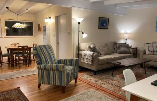 Cozy Hideaway and Hot Tub. Pet Friendly. - Foto 3