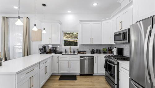 4BR Sleeps 12 Walk to Beach Pool Yard Dogs New 2023 Build - Foto 5