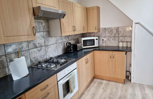 Entire 3 bedroom home with Parking in Welling, London, UK - Photo 5