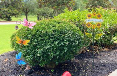 First Class Treatment Luxurious end unit Patio Pool Restaurant Bar on premises Steps away from Everything else! Spacious Condo Stocked with all You Need! - Foto 42