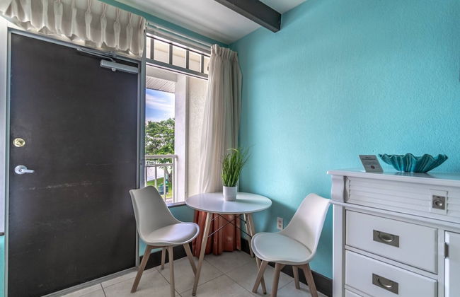 201 Little Harbor Inn - Photo 7