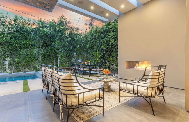 Luxe Weho Villa, Walk to Melrose Ave, Pool + Hot Tub North Vista by Avantstay - Photo 47