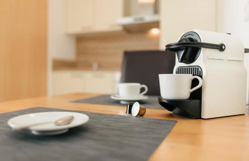 7SCHWABEN - 7 vollausgestattete Wohnungen unter einem Dach mitten in Bad Urach - Küche - Bad - WLAN - Waschmaschine - kostenloses Parken - E-Bike-Garage mit Ladestation - Altstadt, Bus, Bahn, E-Ladestation unter 5 Min - barrierefrei - rollstuhlgerecht - Foto 10