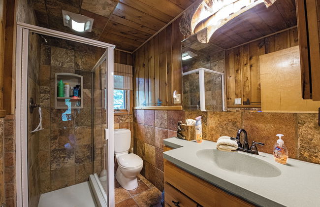 Cozy Riverside Getaway Pine Bend Cottage - Foto 18