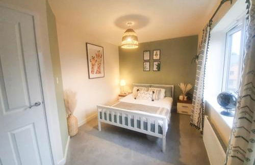 Spacious Townhouse for Contractors and Families - Photo 3