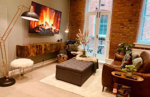 The Fifth Quarters, Grade II Listed Apartment, The Lace Market, NG1, City Centre, Nottingham, Sleeps 4 - Photo 34