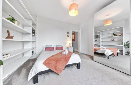 Lovely Split level 2 bedroom flat in NW London - Foto 29